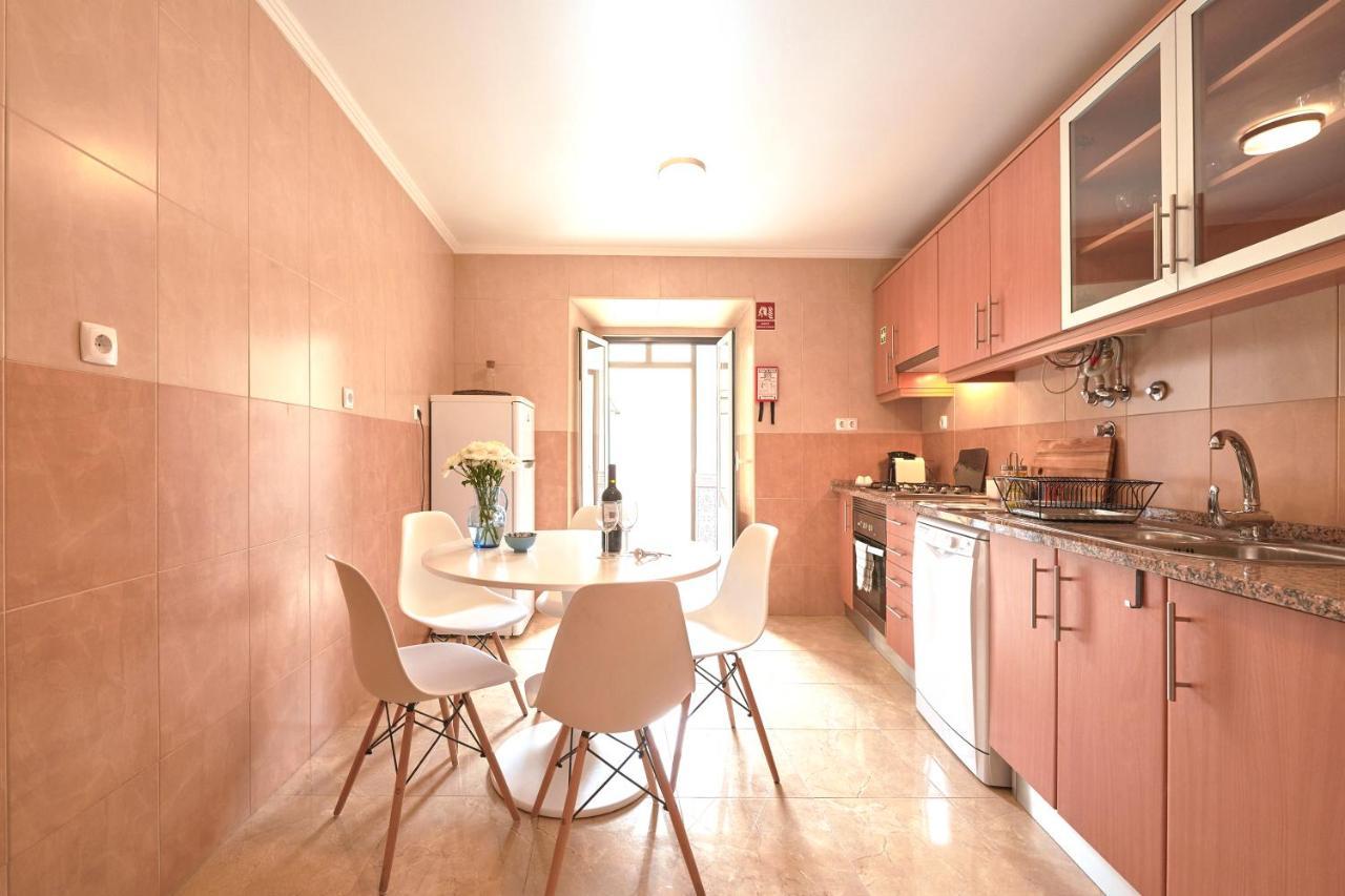Idyllic Lisbon Apartments With Amazing Courtyard, By Timecooler Bagian luar foto